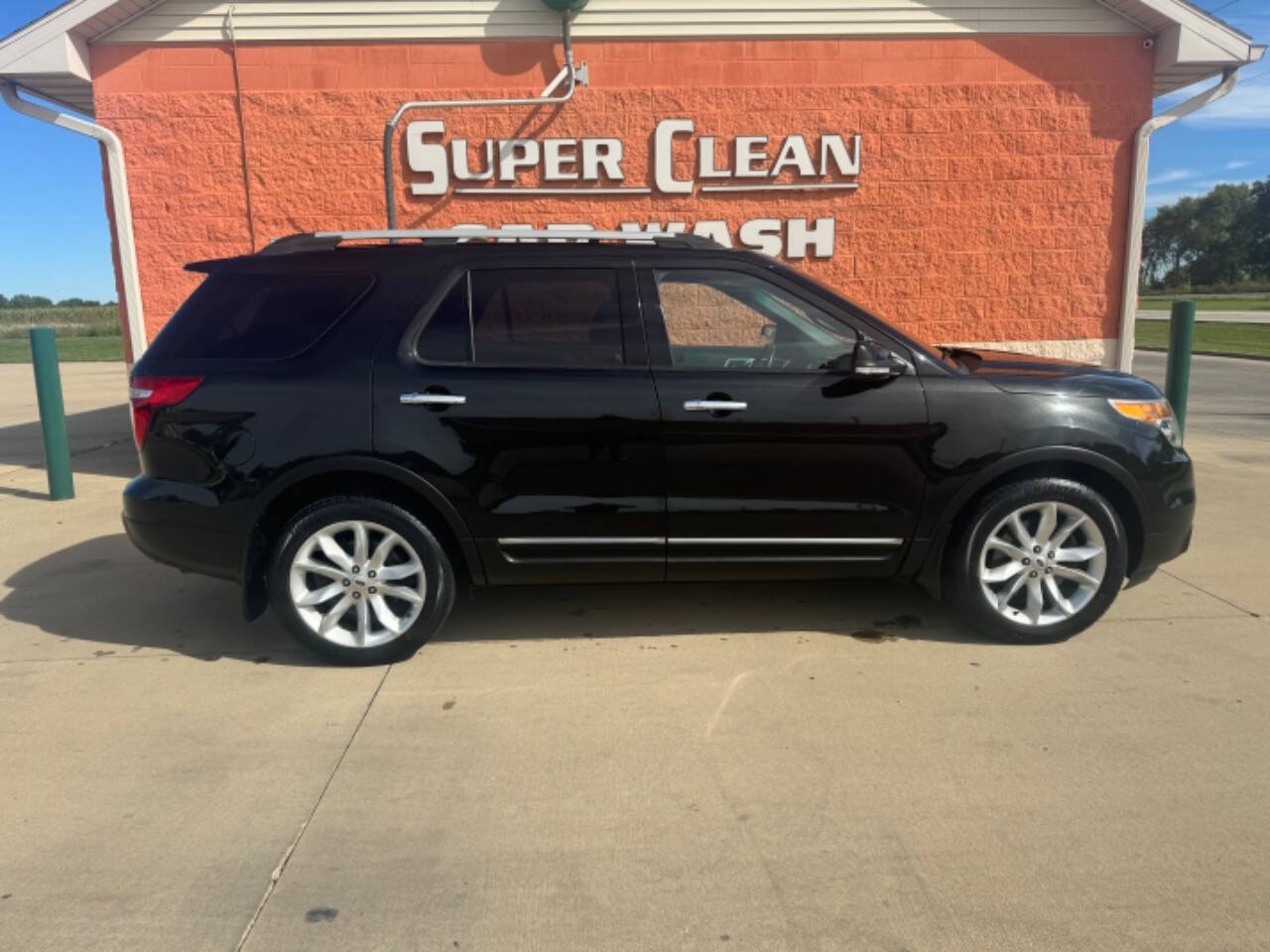 2013 Ford Explorer for sale at Illinois Auto Wholesalers in Tolono, IL