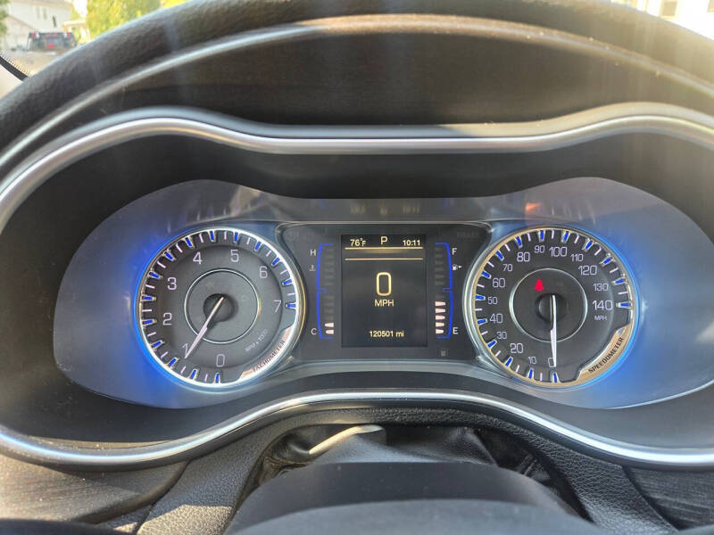 2017 Chrysler 200 LX