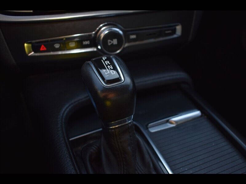 2017 Volvo S90 T5 Momentum