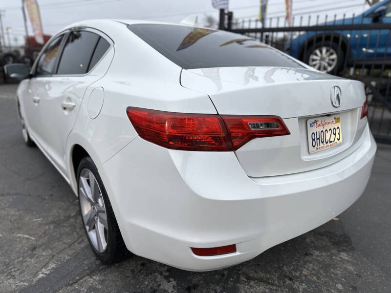 2013 Acura ILX 2.0L w/Premium