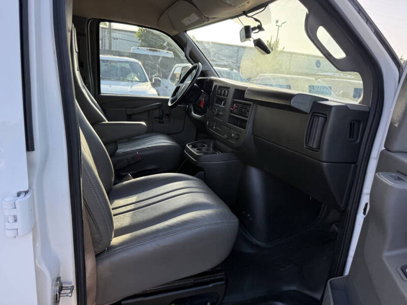 2022 GMC Savana 2500