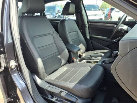 2022 Volkswagen Passat R-Line