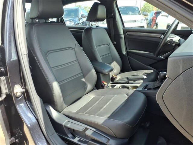 2022 Volkswagen Passat R-Line