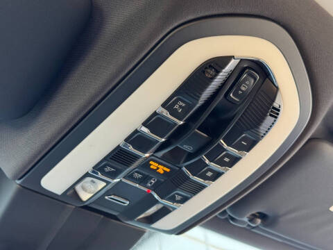 2014 Porsche Cayenne Platinum