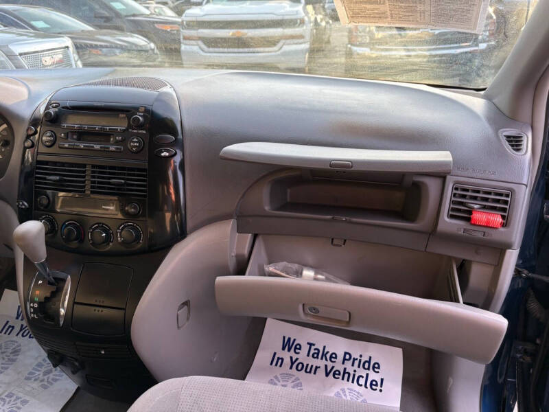 2004 Toyota Sienna LE 7 Passenger
