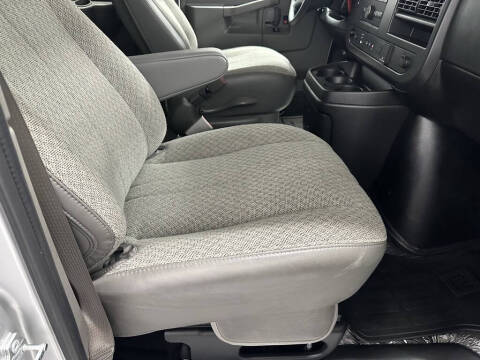 2025 Chevrolet Express LT 3500