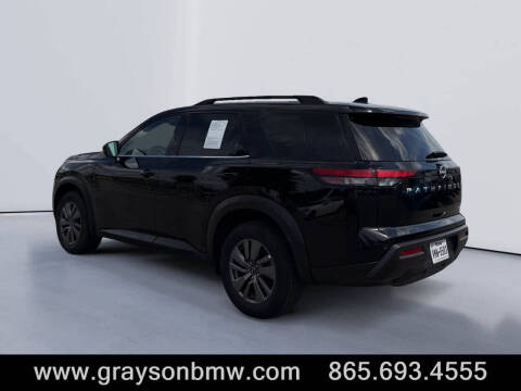 2024 Nissan Pathfinder SV
