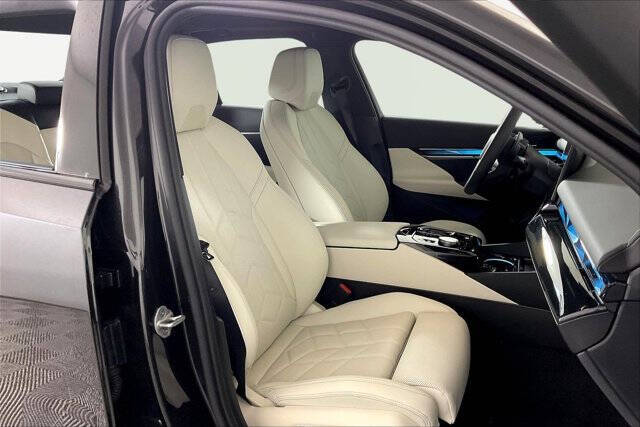 2026 BMW 5 Series 550e xDrive