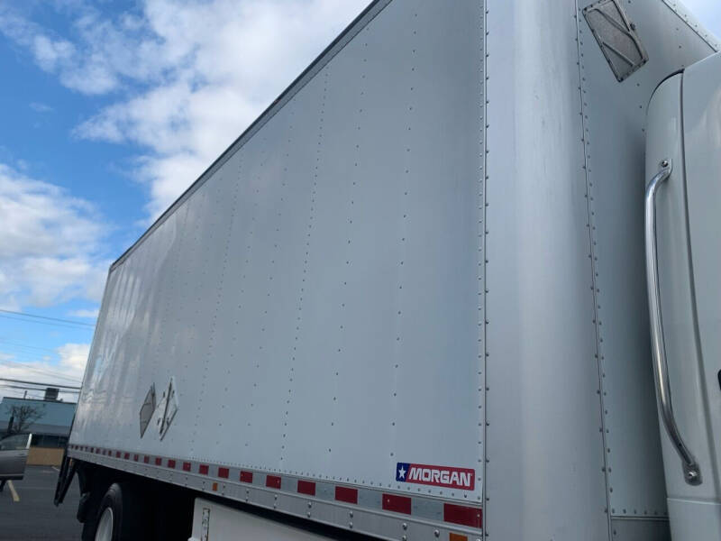 2012 Freightliner M2 106