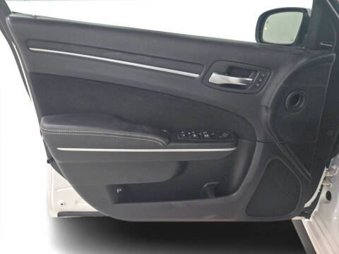 2012 Chrysler 300 SRT8