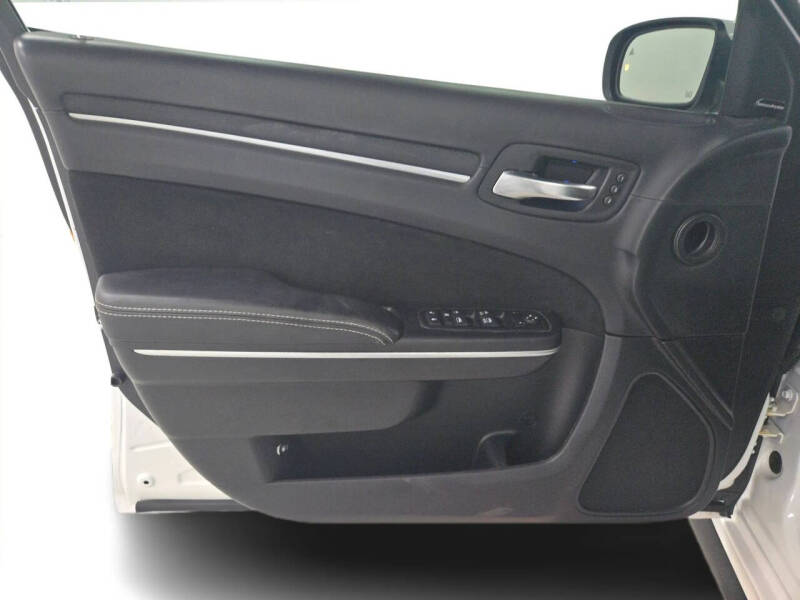 2012 Chrysler 300 SRT8