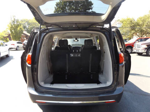 2017 Chrysler Pacifica Touring-L