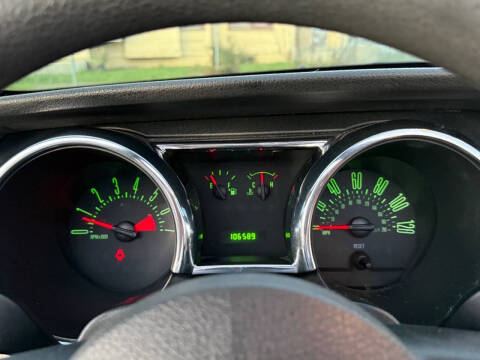 2005 Ford Mustang V6 Deluxe