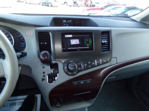 2011 Toyota Sienna XLE 7-Passenger Auto Access Seat