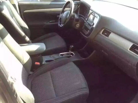 2016 Mitsubishi Outlander ES