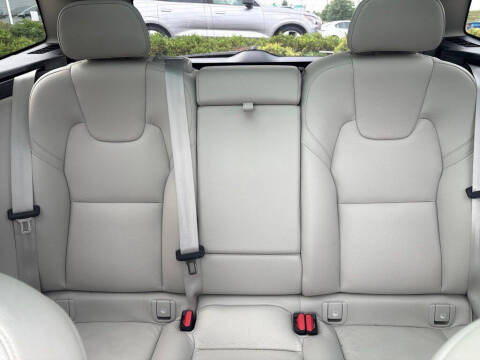2025 Volvo XC60 T8 Plus Dark Theme