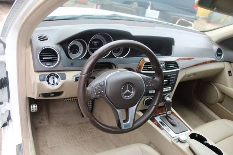 2013 Mercedes-Benz C-Class C250 Sport photo 19