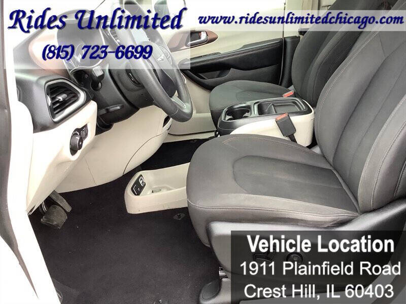 2017 Chrysler Pacifica Touring-L