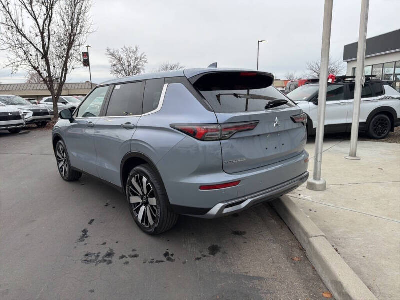 2026 Mitsubishi Outlander SE