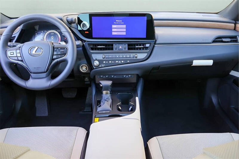 2025 Lexus ES 350