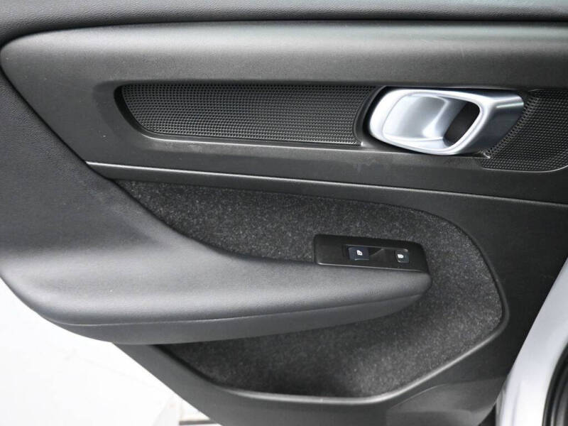 2021 Volvo XC40 T5 Momentum