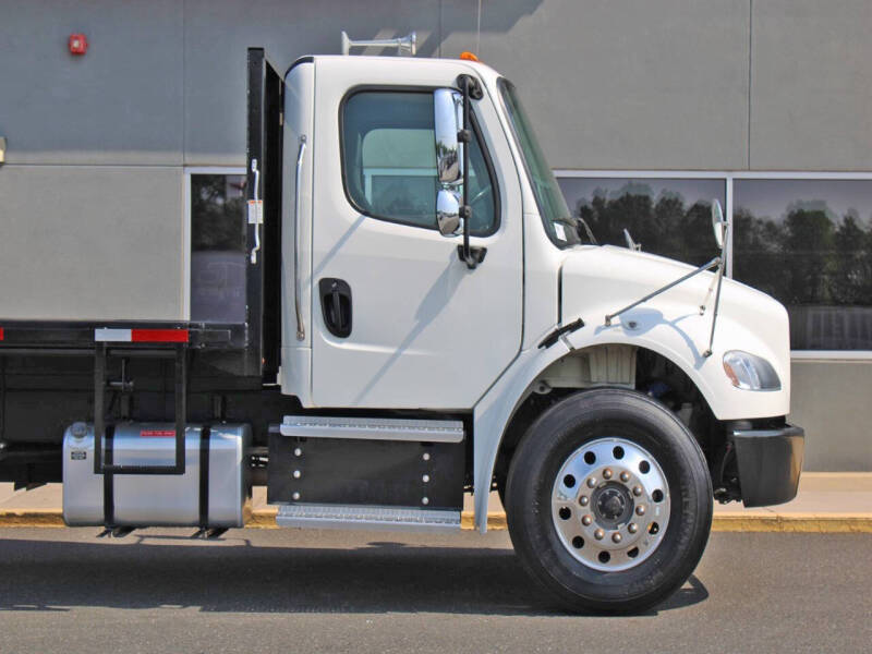 2022 Freightliner M2 106