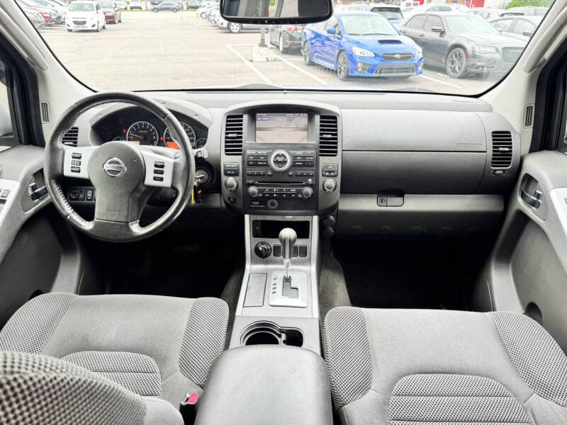 2012 Nissan Pathfinder SV