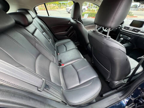 2018 Mazda MAZDA3 Touring