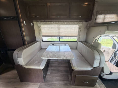 2017 Thor Motor Coach Freedom Elite