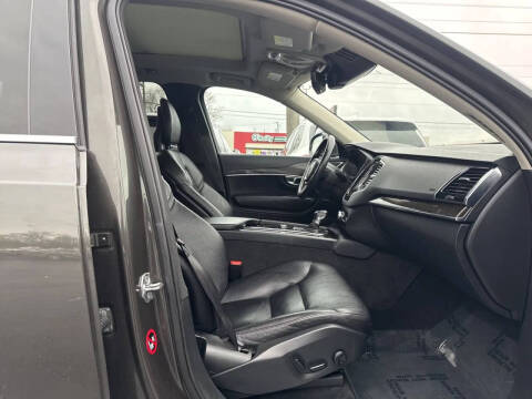 2018 Volvo XC90 T6 Momentum