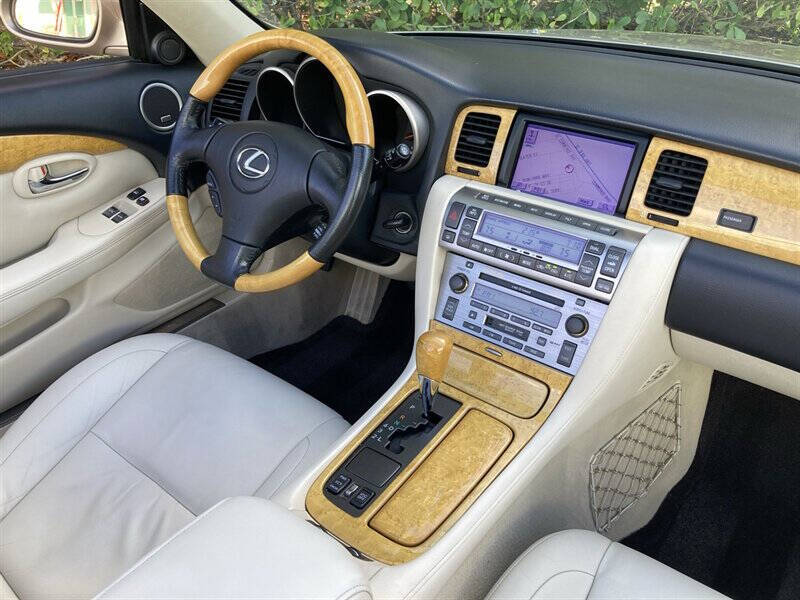 2004 Lexus SC 430