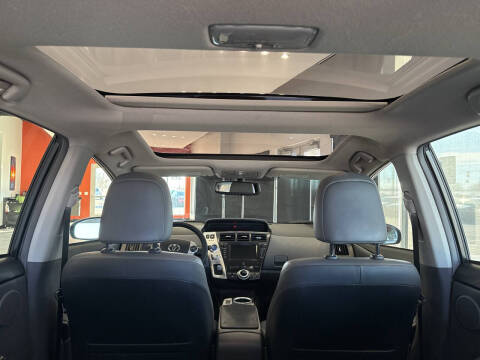 2014 Toyota Prius v Five