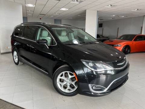 2017 Chrysler Pacifica for sale at Auto Mall of Springfield in Springfield IL
