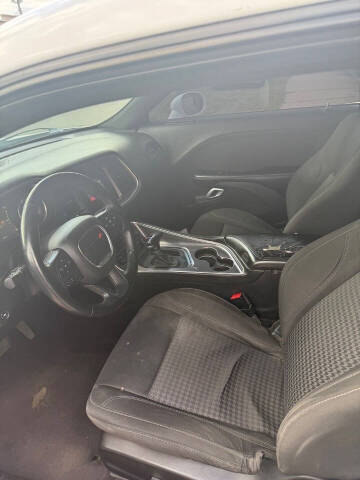 2016 Dodge Challenger SXT Plus