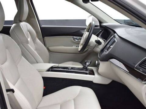 2019 Volvo XC90 T6 Momentum