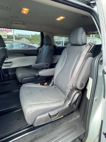 2022 Kia Carnival LX