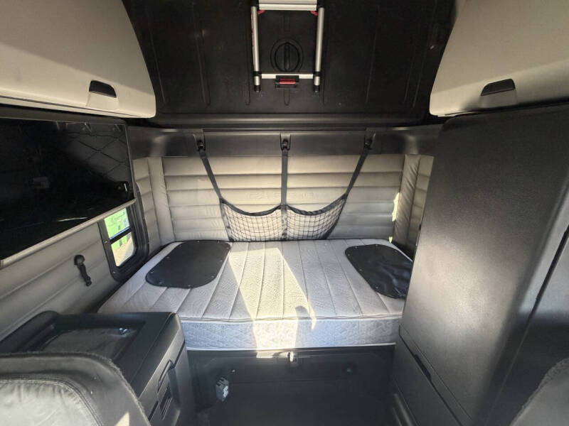 2022 Freightliner Cascadia