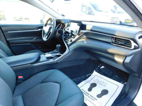 2022 Toyota Camry Hybrid LE