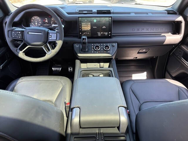 2024 Land Rover Defender 10
