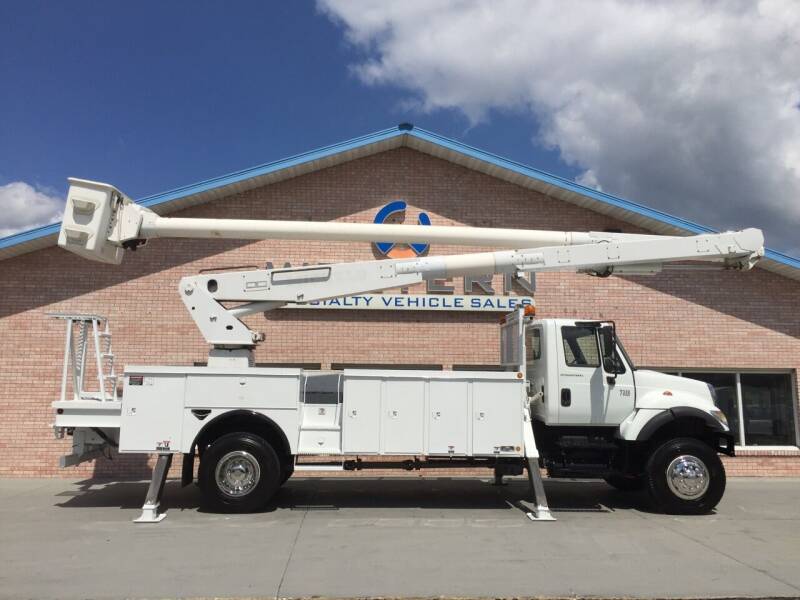2004 International 7300 Bucket Truck 4x4 for sale at Western Specialty Vehicle Sales in Braidwood IL