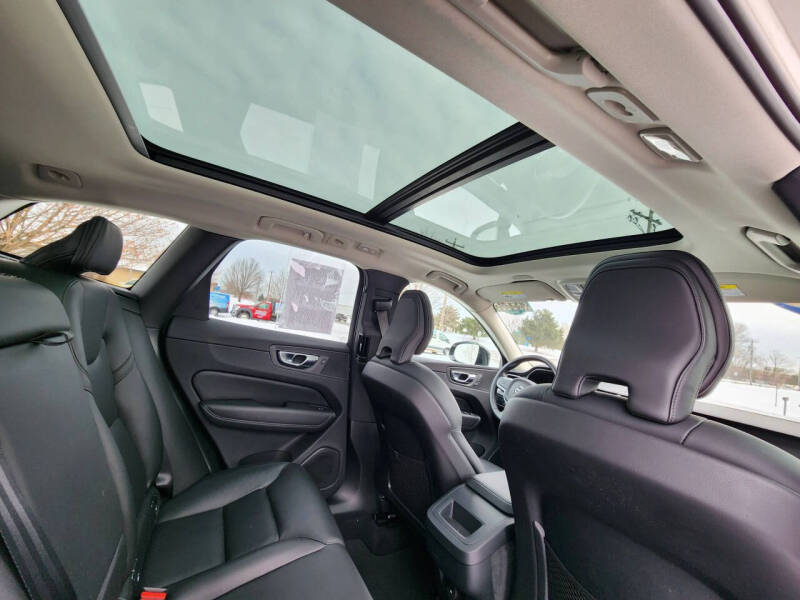 2025 Volvo XC60 B5 Core Dark Theme