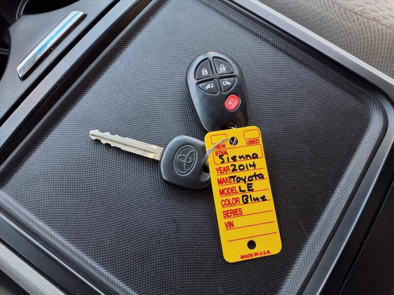 2014 Toyota Sienna LE 8-Passenger