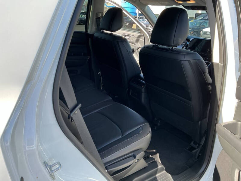 2023 Nissan Pathfinder SL