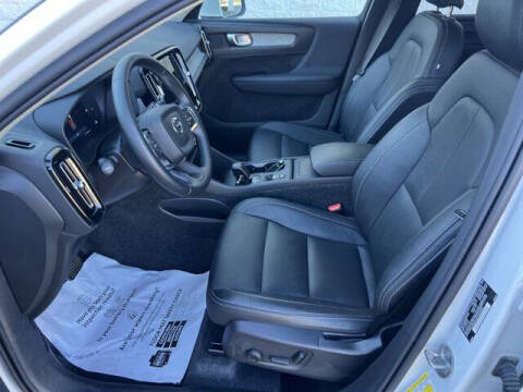 2025 Volvo XC40 B5 Core Bright Theme