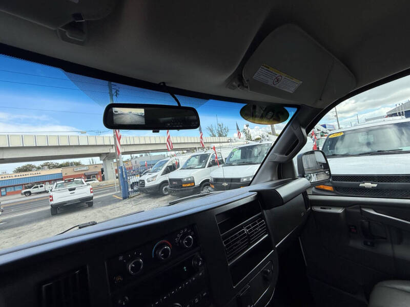 2022 GMC Savana 2500