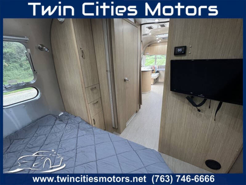 2017 Airstream Flying Cloud 25FB