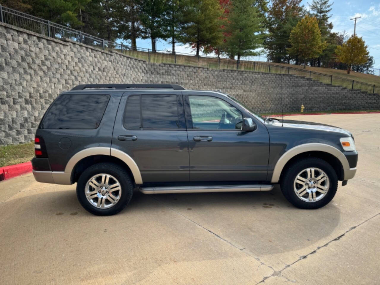 2010 Ford Explorer for sale at 10-4 AUTO GROUP LLC in Raytown, MO