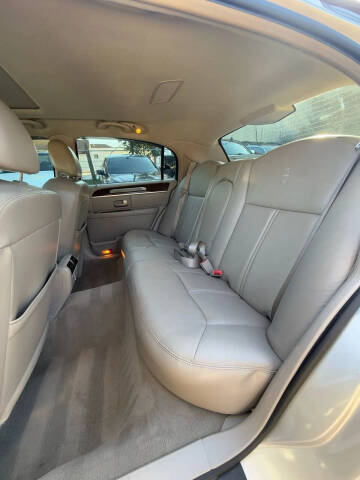 2007 Lincoln Town Car Signature Limited