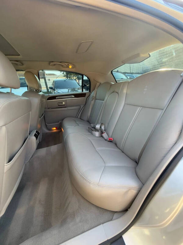 2007 Lincoln Town Car Signature Limited