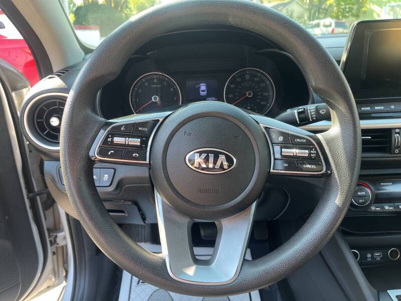 2019 Kia FORTE LXS photo 12